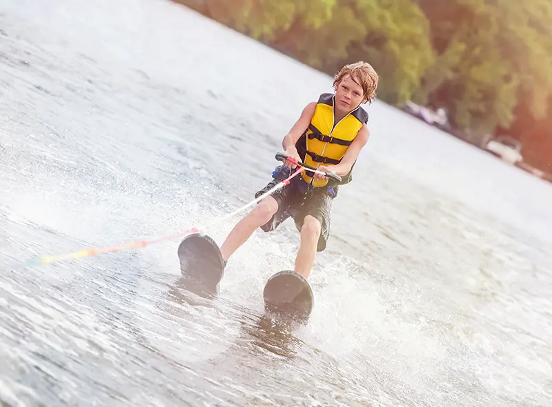 Initiations au ski nautique